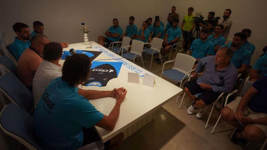 Imagen del acto, al que asistió toda la plantilla del CB Sant Antoni.  | FOTOS: MARCELO SASTRE