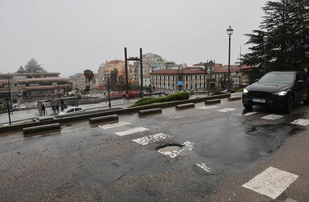 Socavón en el entorno de O Castro.