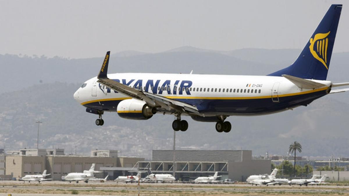 Un avión de Ryanair aterriza en el aeropuerto de El Prat, en agosto.