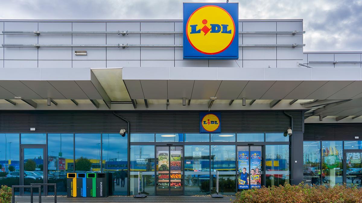 Aviso de colas kilométricas en Lidl por la llegada del mini armario de baño más barato del mercado : se coloca debajo del lavabo y no hay que montar nada