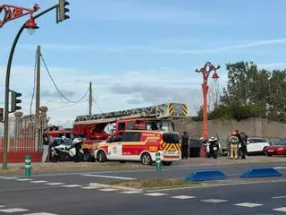 Incendio en uno de los antiguos talleres del Agra de San Amaro en A Coruña