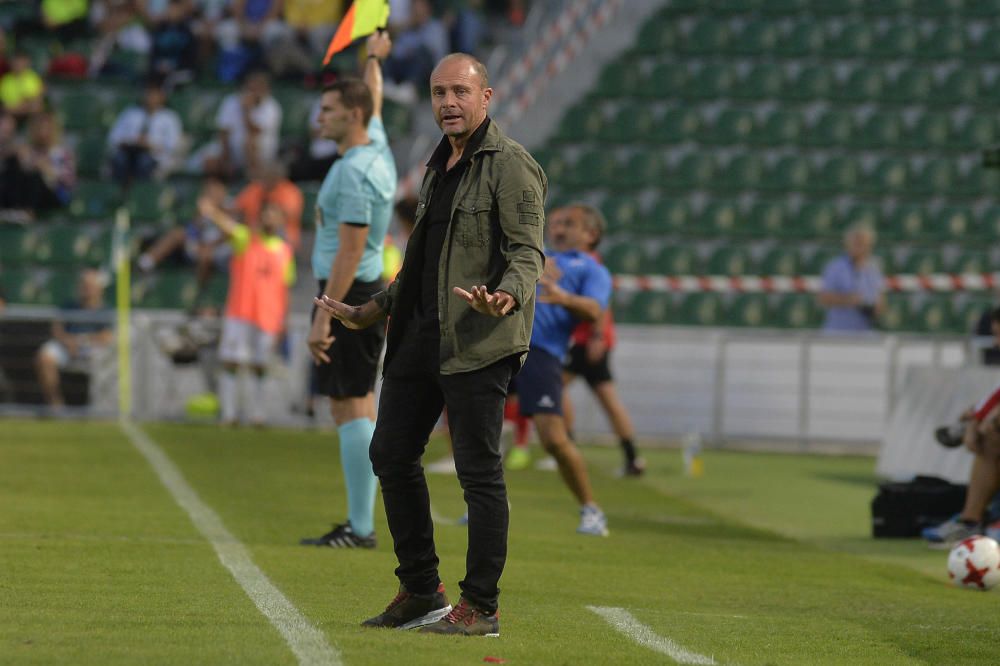 El Elche se muestra espeso y sin ideas ante el Alcoyano.