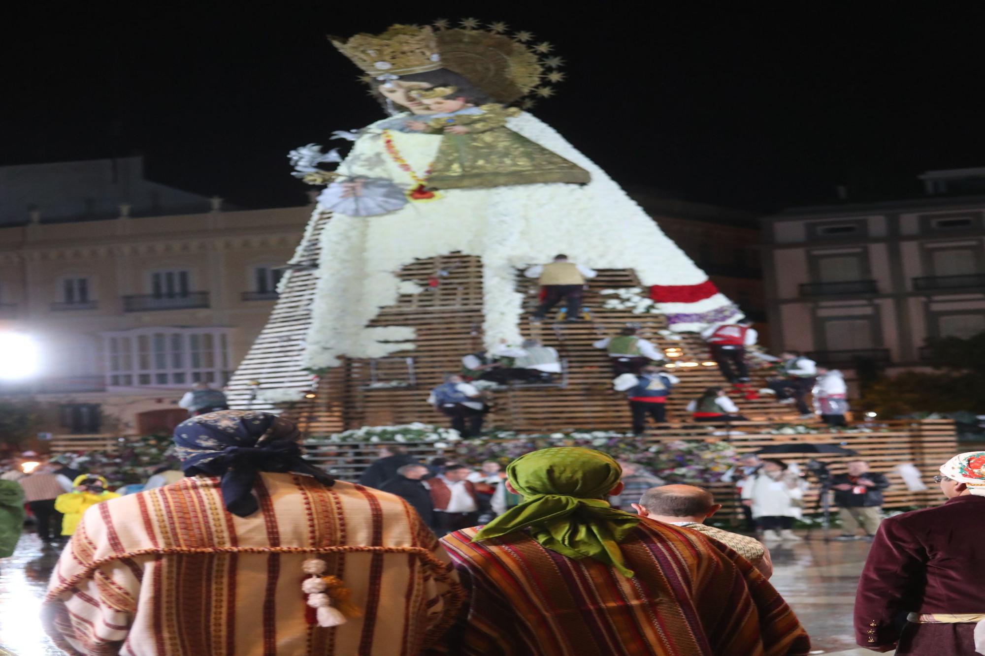 Búscate en el primer día de ofrenda por la calle de la Paz (entre las 21:00 a las 22:00 horas)