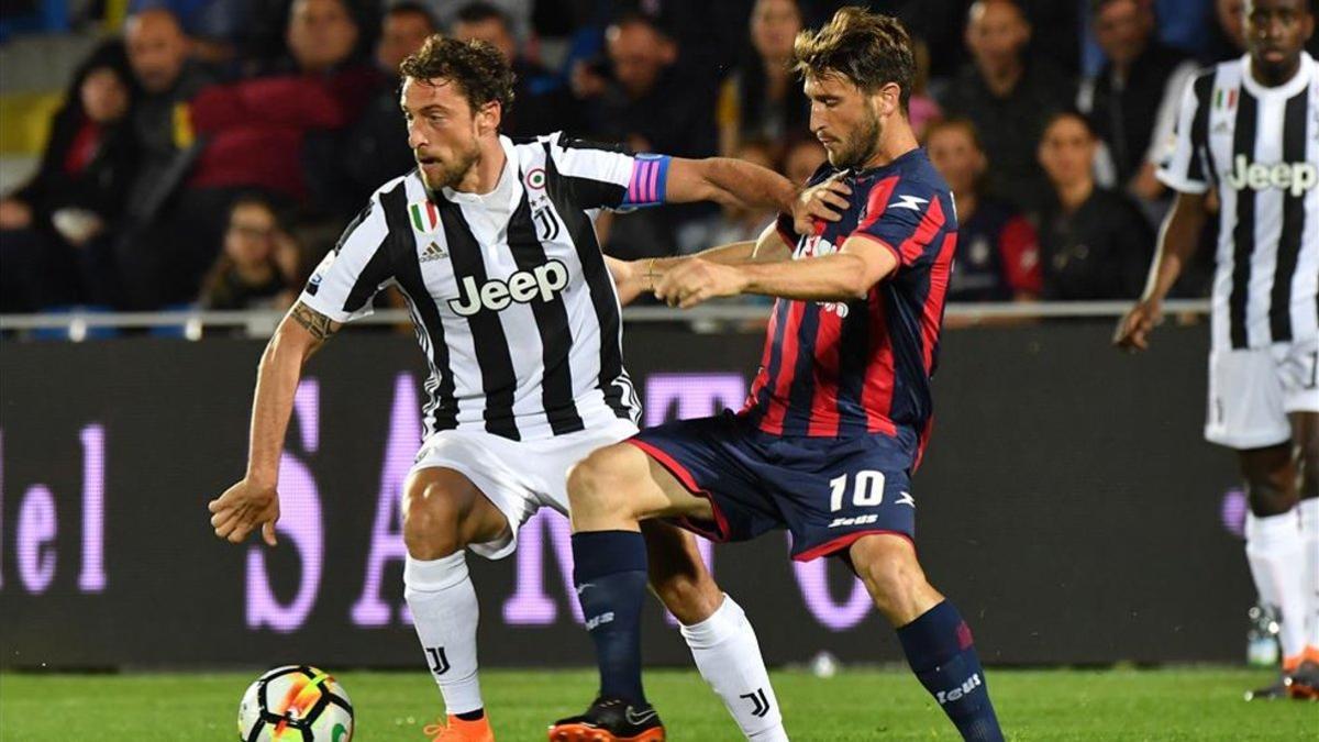 Marchisio disputando un balón durante su etapa en la Juventus