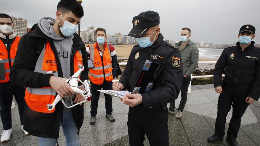 Control policial del vuelu d&#039;un dron en San Llorienzo