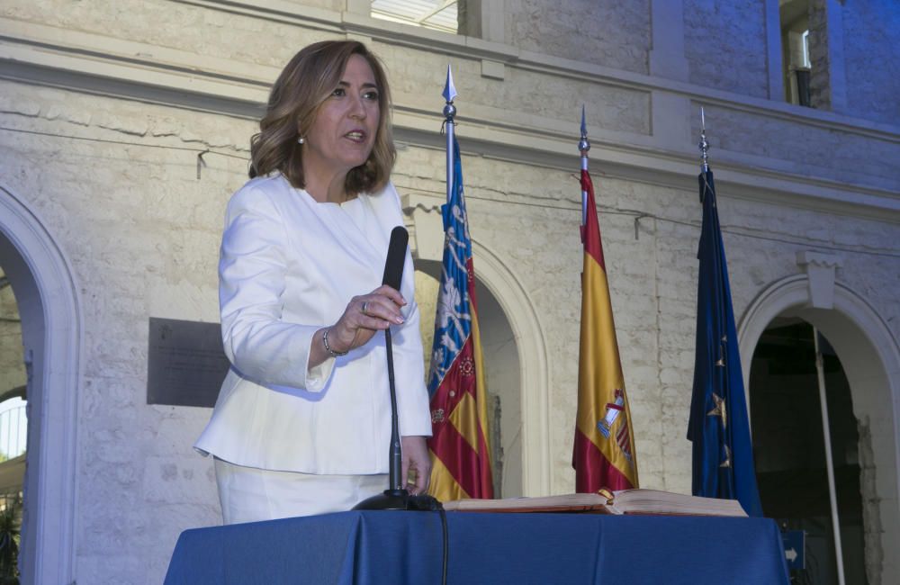 Toma de posesión de Araceli Poblador como nueva subdelegada del Gobierno en Alicante