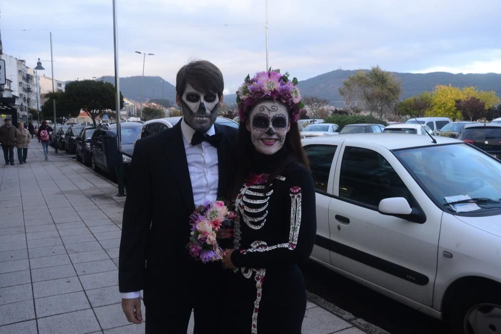 Halloween en Arousa 2018 | Esqueletos y ánimas sobresaltan las calles de Catoira y A Illa