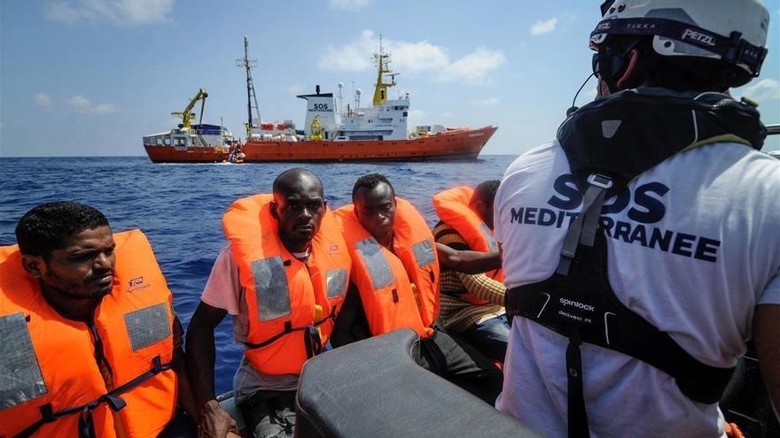 Torra abre los puertos de la Generalitat al Aquarius