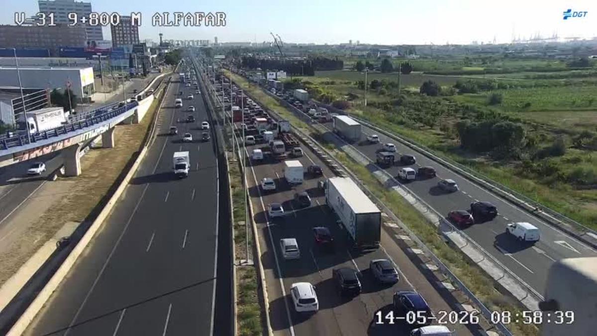 Colas en la pista de Silla por un accidente en Forn d'Alcedo a las 8:58 de este jueves