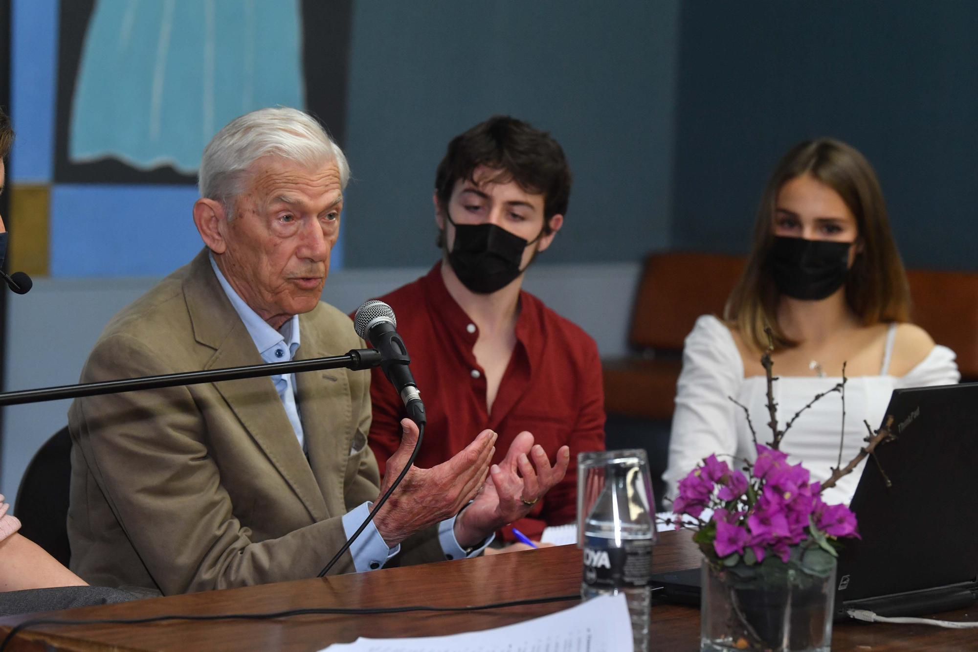 Theodor Kallifatides en A Coruña: Clase magistral con el eterno aspirante al Nobel