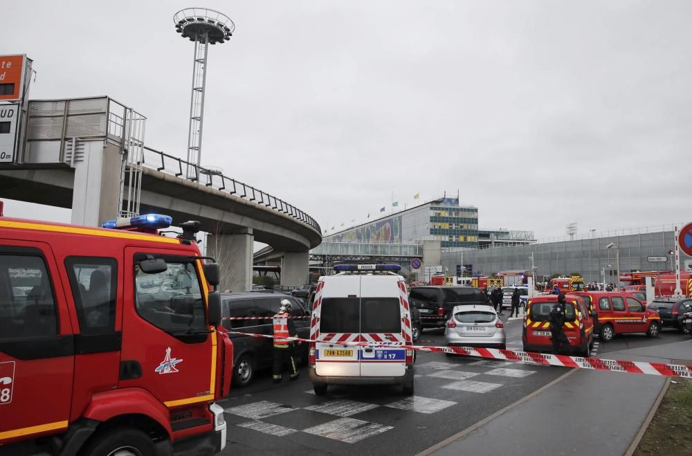 Operación policial en el aeropuerto parisino de Or