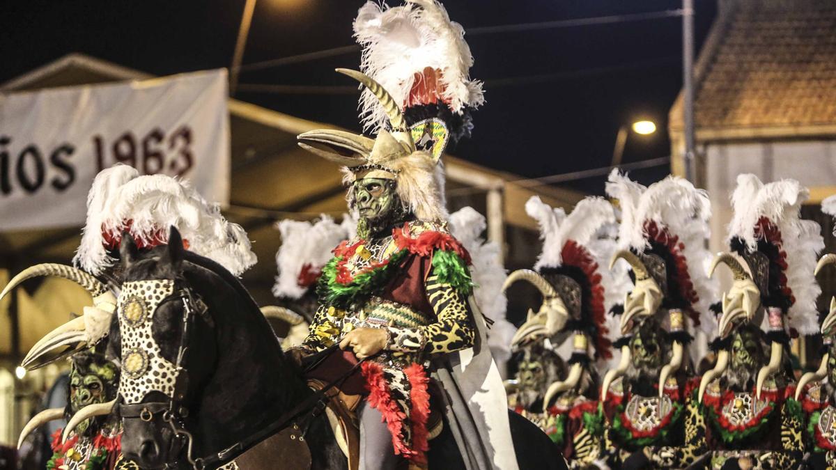 La Gran Entrada de Moros y Cristianos es un espectáculo de música, color y emoción donde se puede apreciar la majestuosidad de los boatos.