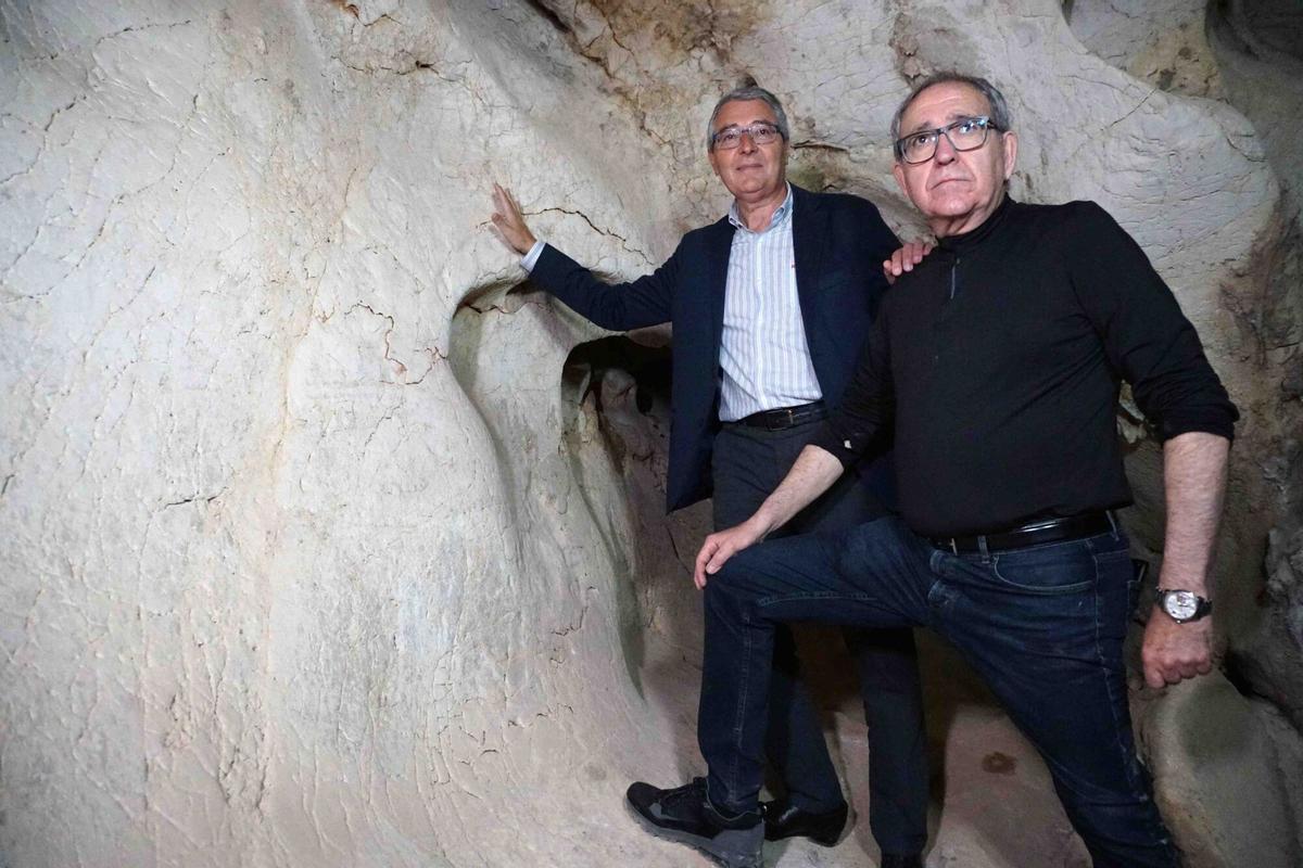 Descubren las huellas humanas más antiguas del Mediterráneo en las paredes de la Cueva del Tesoro de Rincón de la Victoria