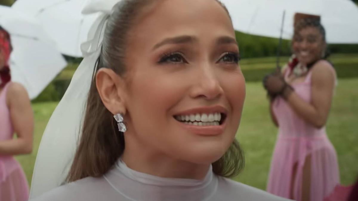 Jennifer Lopez vuelve a vestirse de novia para recordar sus 4 bodas (y 3 divorcios) en su nuevo videoclip