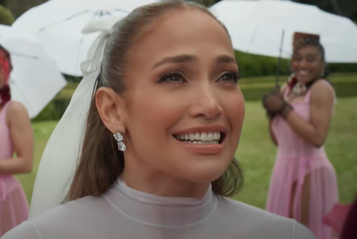 Jennifer Lopez se viste de novia en el videoclip de su nueva canción