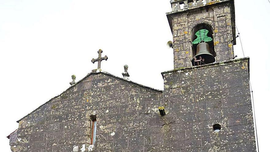 Iglesia de Simes, en el municipio de Meaño.  | // NOÉ PARGA