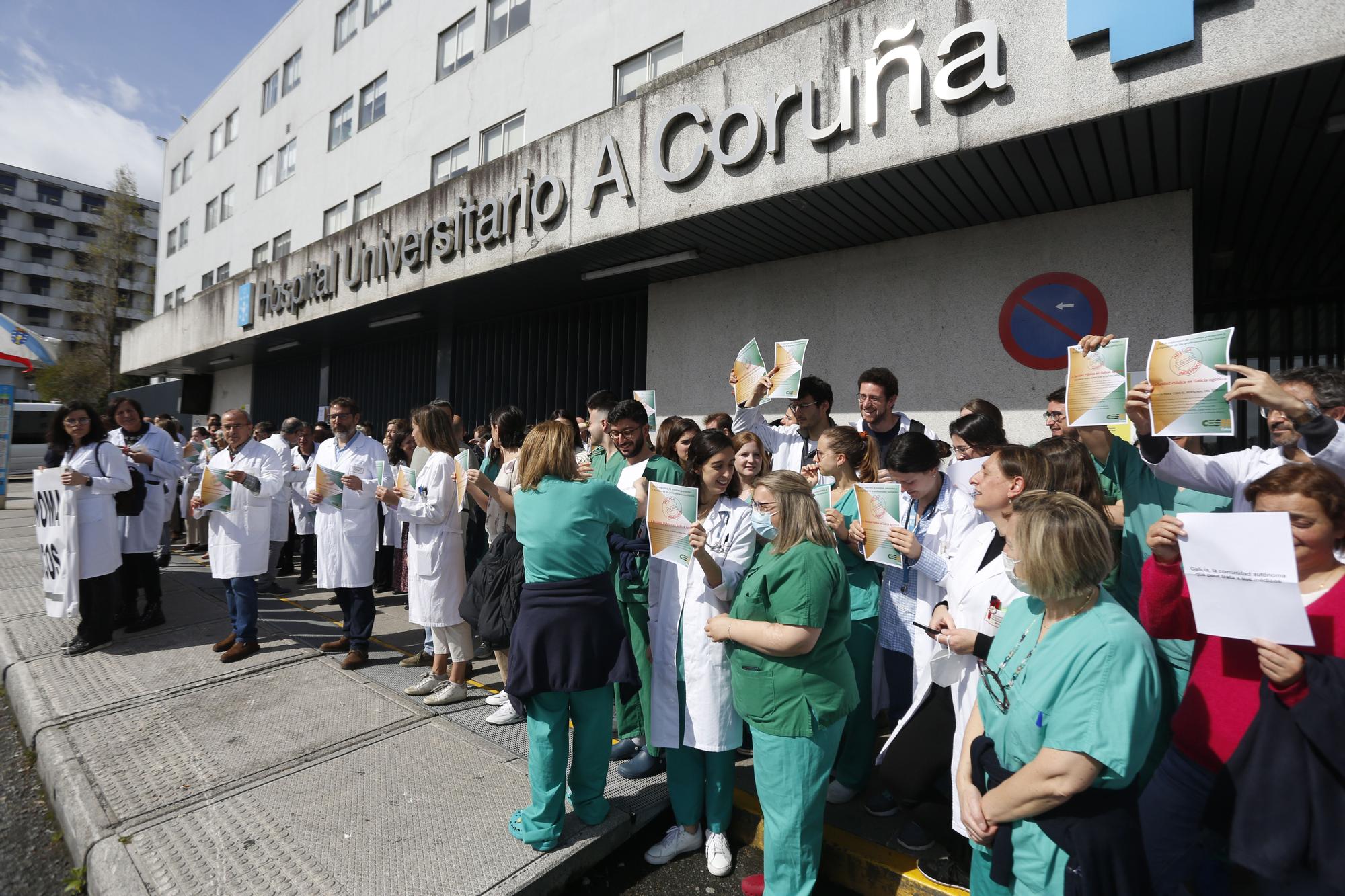 Huelga de médicos en Galicia: 200 facultativos protestan en A Coruña