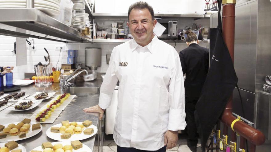 Martín Berasategui, en la cocina de uno de sus restaurantes. // Efe