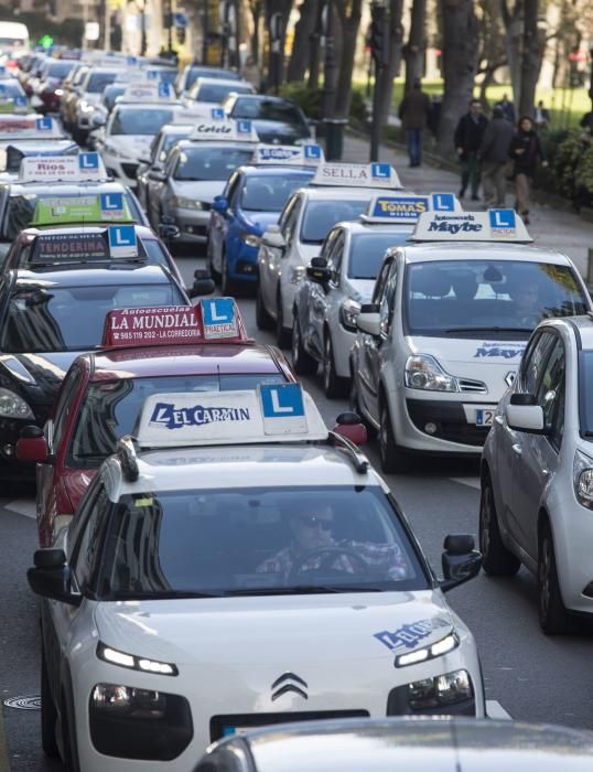 Manifestación de profesores de autoescuela en Oviedo.