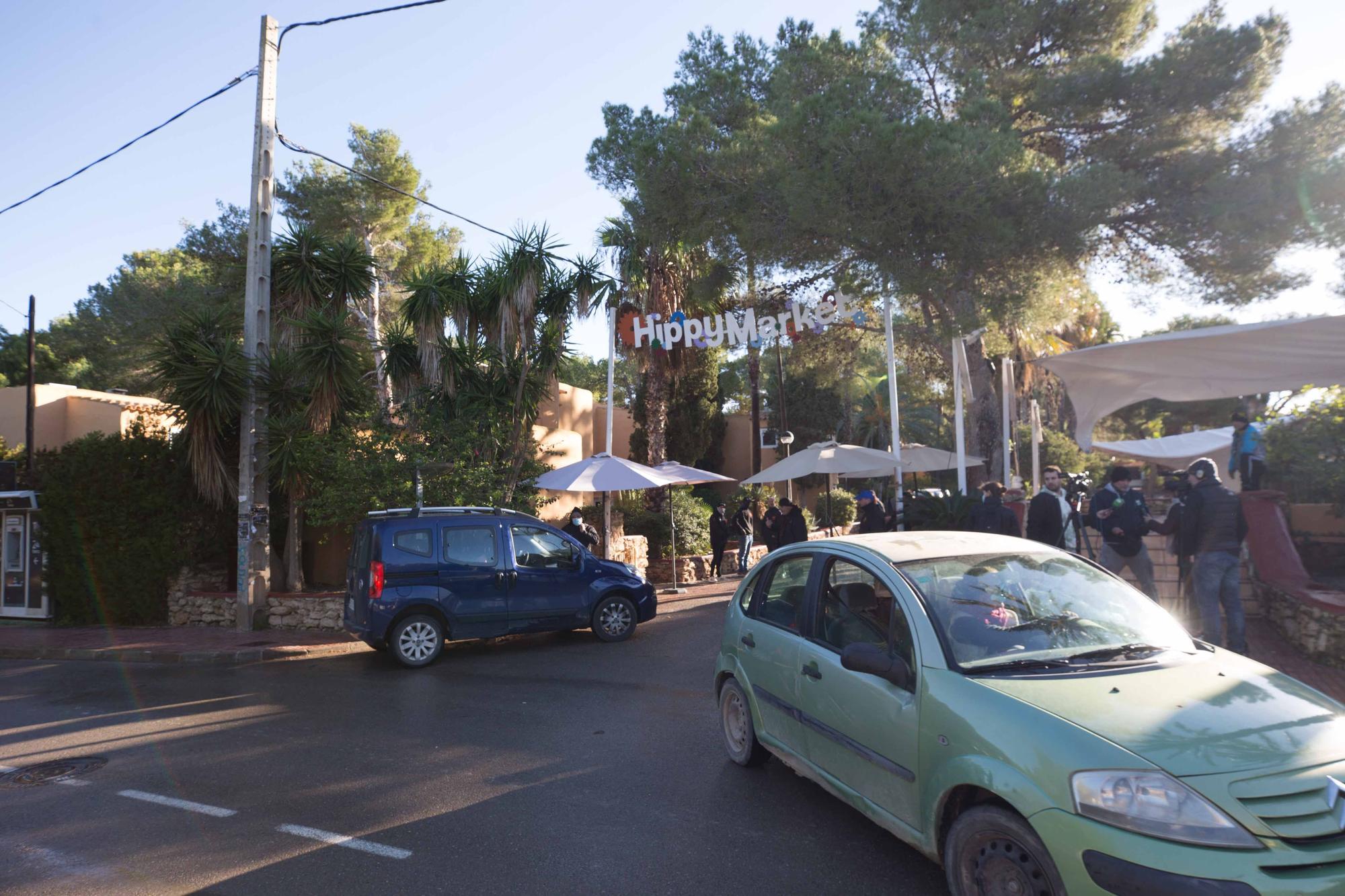 Comienza el dispositivo para desalojar a más de un centenar de okupas de Punta Arabí en Ibiza