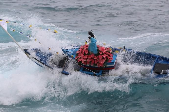 Cae al mar la Virgen de Caleta de Arriba