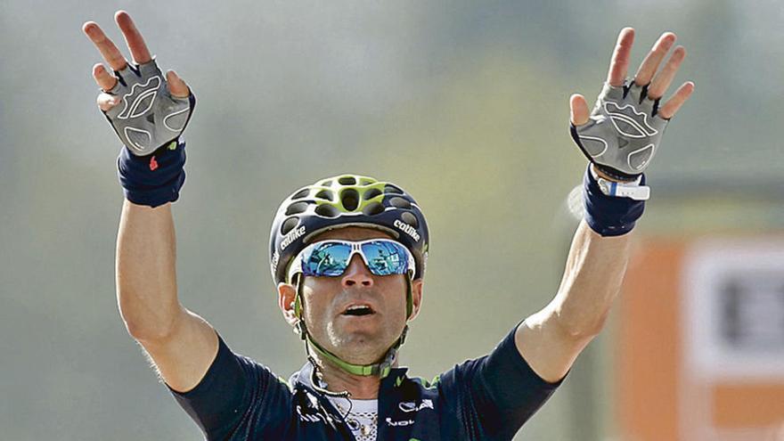 Alejandro Valverde celebra su victoria en la Flecha Valona.