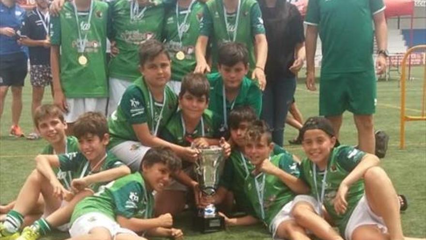 Victoria de los alevines del Cacereño en el Torneo de Arroyo