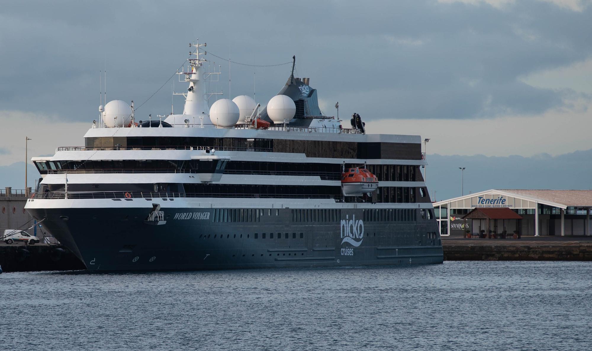 Los cruceros toman Santa Cruz