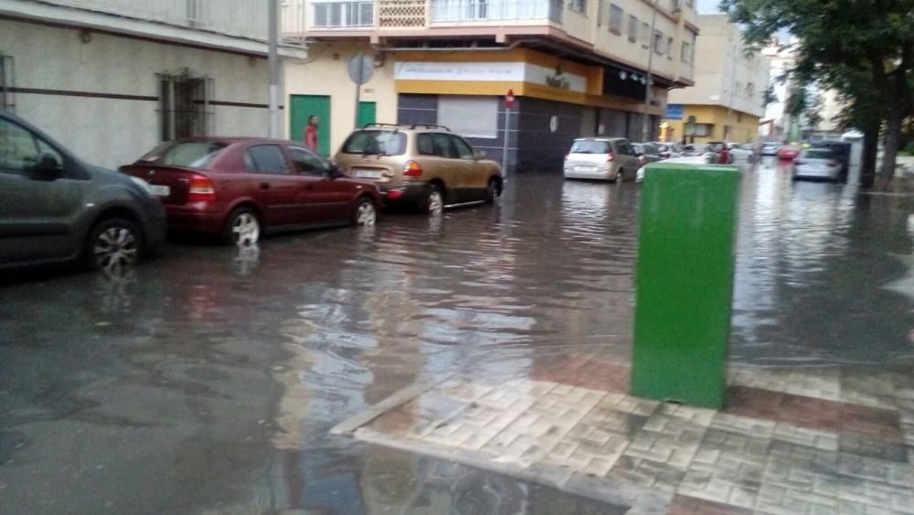 Los efectos de las fuertes lluvias en el barrio de Huelin