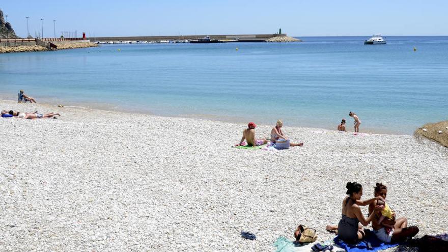 La Grava de Xàbia se convierte en la primera playa de invierno de la Marina Alta