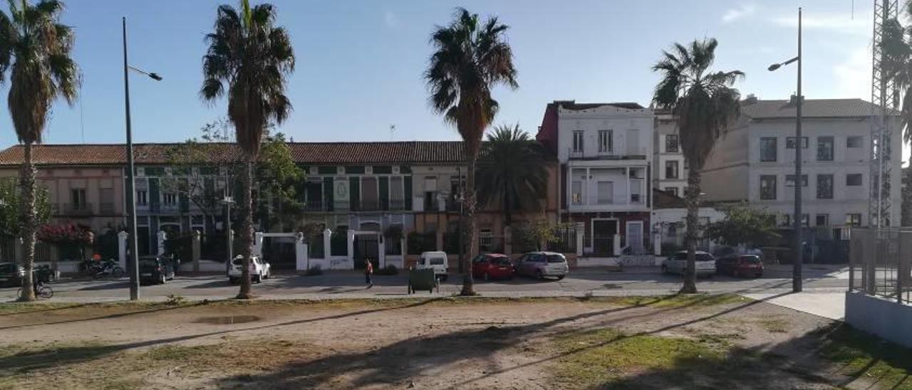 El plan para vender cientos de viviendas municipales en primera línea de playa de València se atasca