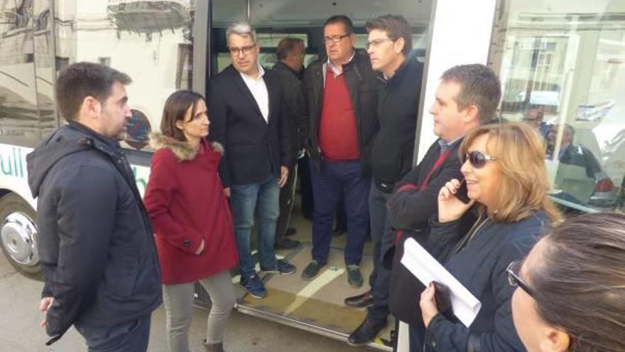 Ontinyent ensaya  con un nuevo autobús 100% eléctrico y totalmente adaptado