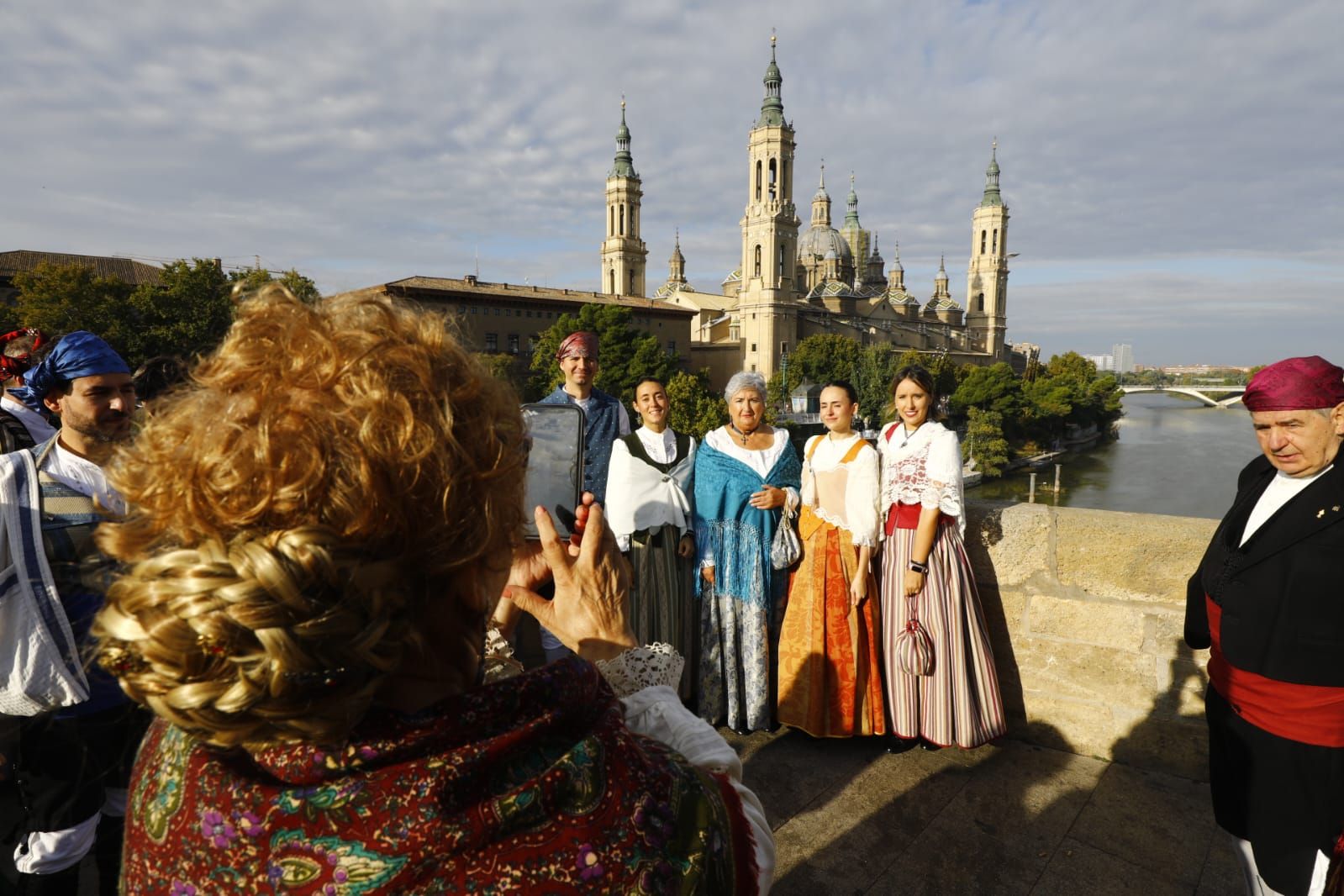 En imágenes | Zaragoza vive su día grande con la Ofrenda de Flores a la Virgen del Pilar