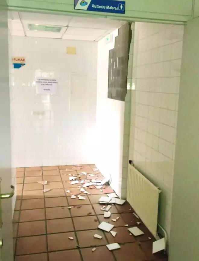 La caída de unos azulejos causa heridas a una empleada en la residencia de Oleiros