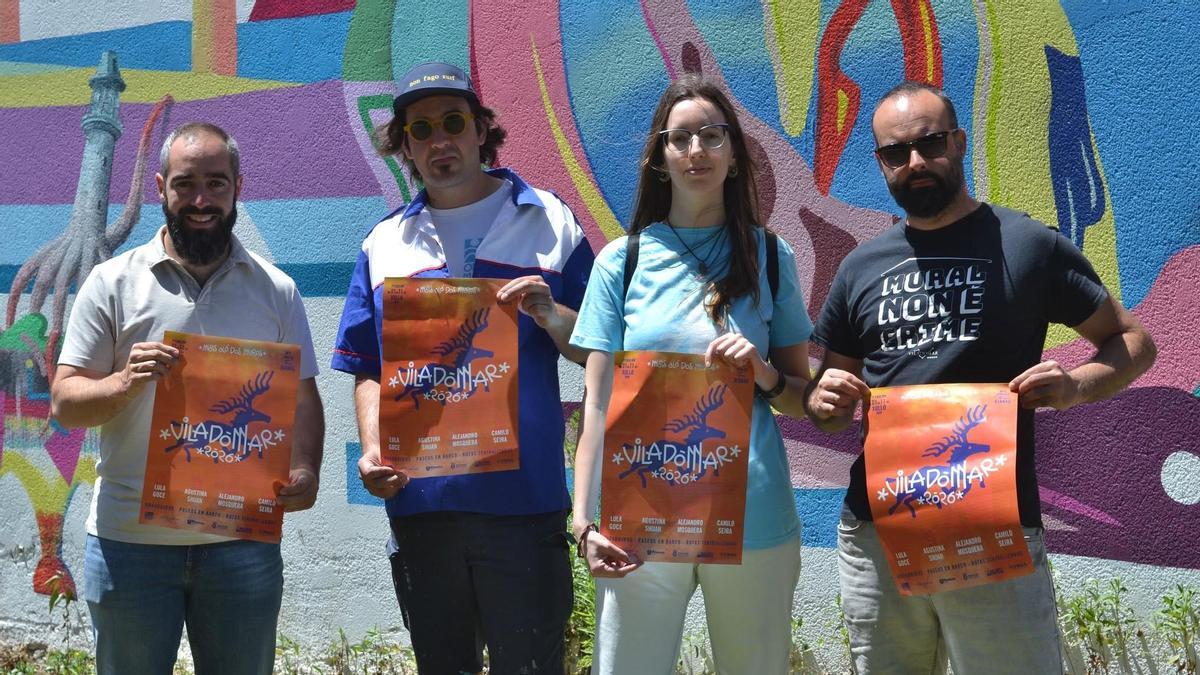 Pola esquerda, Julián Bustelo con Noel Pérez, Sara C. Lojo e David Cuence, membros da organización do festival.