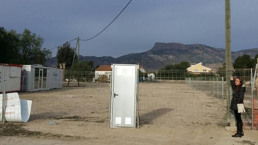 El PSOE denuncia el retraso por la falta de previsión de Educación.