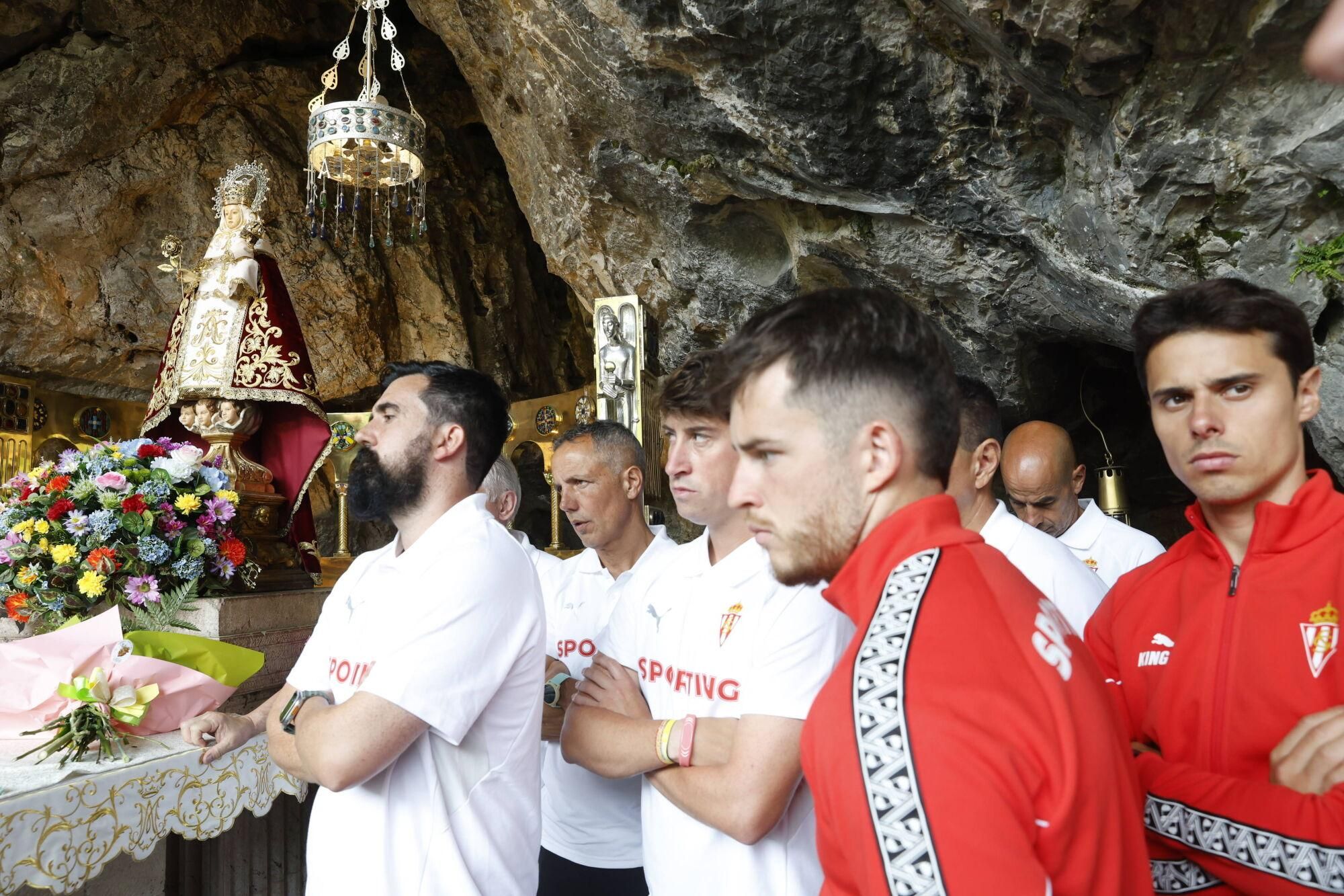 EN IMÁGENES: Visita del Sporting a La Santina en Covadonga