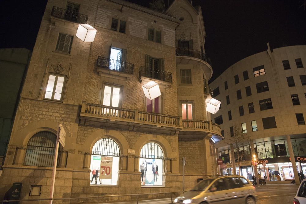 El centre de Manresa s''il·lumina amb 30.000 espelmes