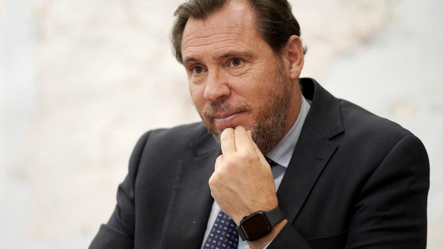 Óscar Puente: "Estoy valorando seriamente la posibilidad de comprar trenes en China; no es ningún juego"