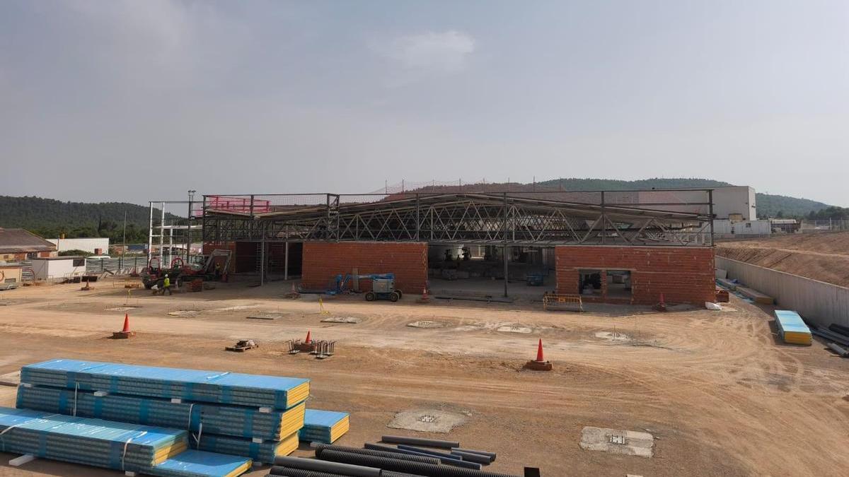 La zona delantera y de aparcamiento del Mercadona que abrirá en l'Alcora este 2026.