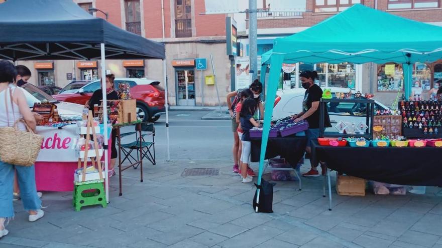 Mercado de artesanía en Llanes