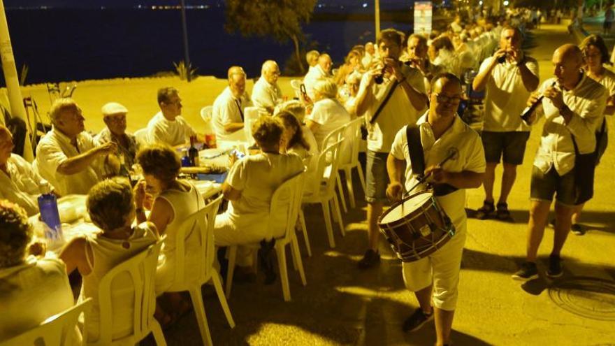 La cena de la Luna Llena celebrada ayer en Santa Pola del Este.