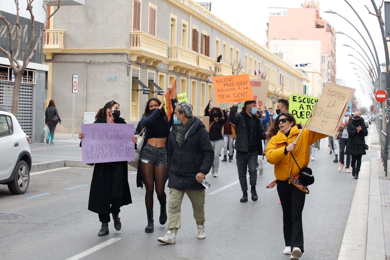 Protesta en Ibiza: "No me podéis cerrar el local y cobrarme el cien por cien de los impuestos"