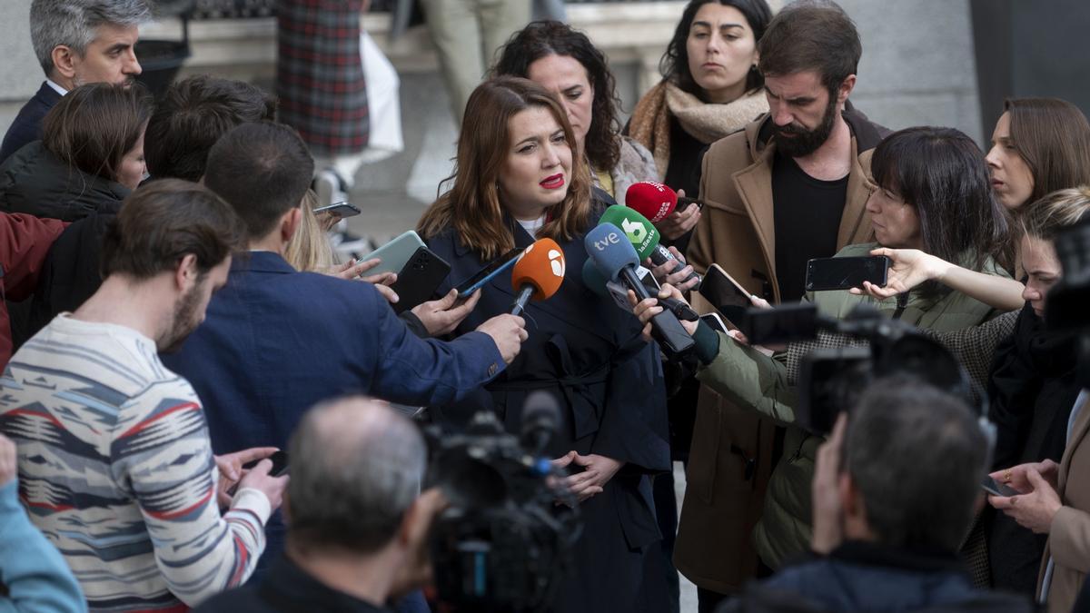 La secretaria de Estado de Igualdad, Ángela Rodríguez 'Pam', atiende a medios a su llegada a una sesión plenaria en el Congreso de los Diputados, a 9 de marzo de 2023, en Madrid (España).