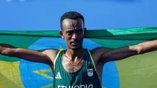 Tola, de estar fuera de los Juegos a reinar en el fallido duelo Kipchoge-Bekele