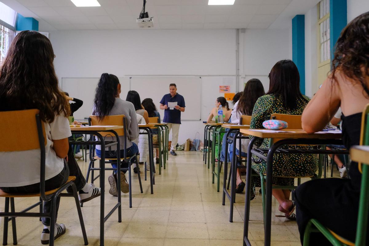 Examen de oposiciones docente en Canarias.