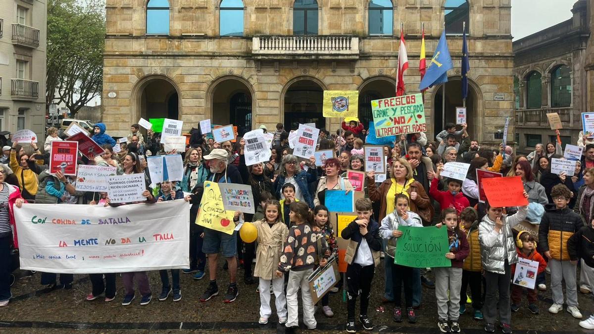 VÍDEO: Reunión entre AMPAs y Moriyón por los comedores escolares