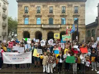 La Alcaldesa toma las riendas del conflicto de comedores escolares en Gijón: prórroga el viernes, nuevos pliegos el 21 de mayo y línea caliente en enero de 2027