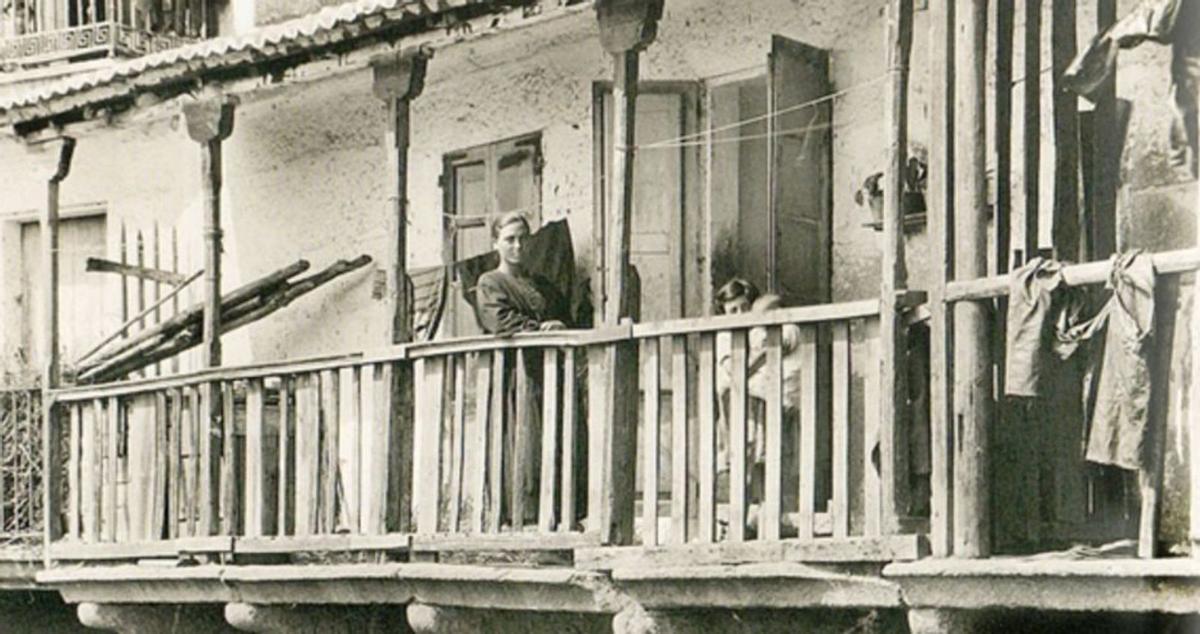 Solaina nunha casa no casco vello de Cangas. | Ruth Matilda Anderson