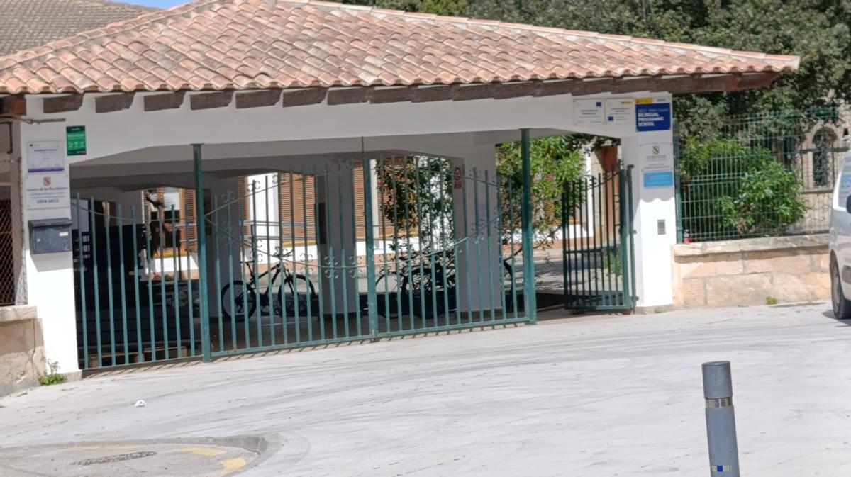 Entrada del instituto de bachillerato de Artà.